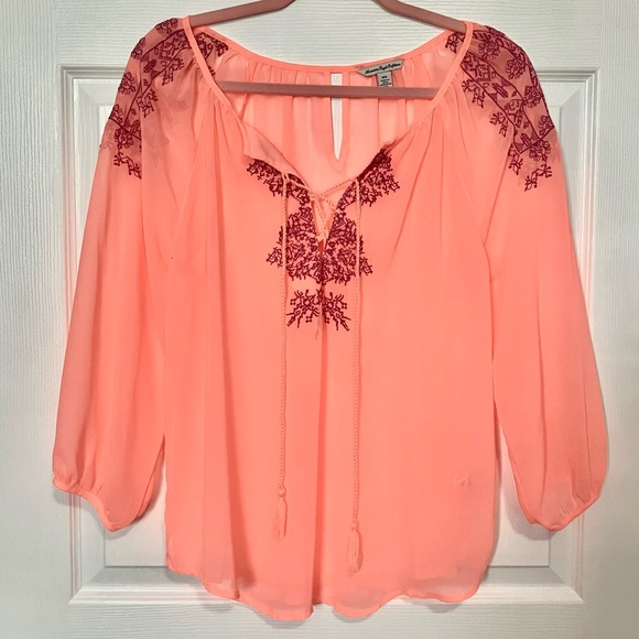*💜2/20$*NWOT* American Eagle| Bright Pink Blouse with Purple Stitching Detail - Picture 3 of 3